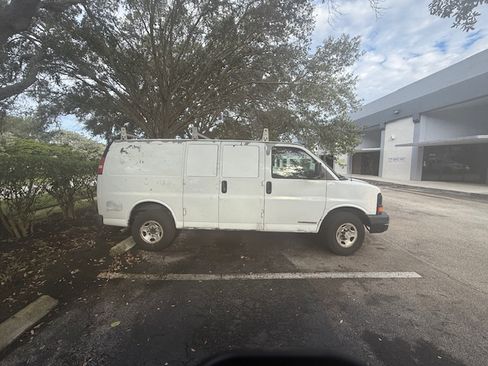 Used 2007 Chevrolet Express 3500 image 2