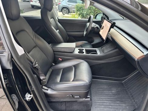 Used 2021 Tesla Model Y Long Range image 9
