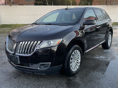 Used 2013 Lincoln MKX FWD image 4