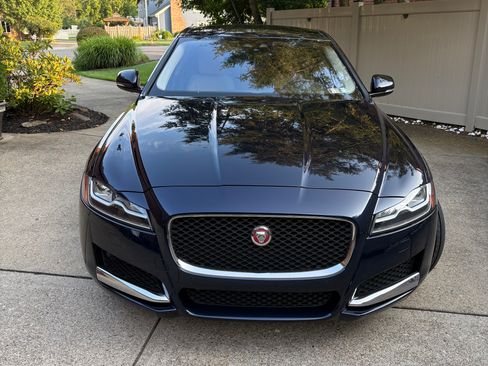 Used 2020 Jaguar XF Prestige AWD/4WD image 14