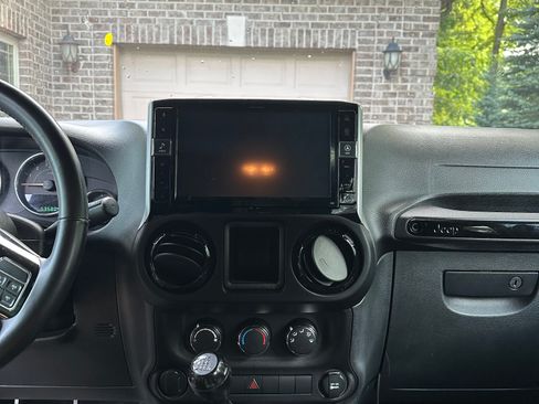 Used 2016 Jeep Wrangler Sport image 11