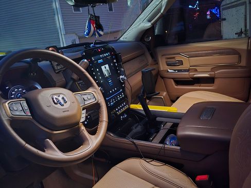 Used 2024 RAM 3500 Limited w/ Towing Technology Group image 4