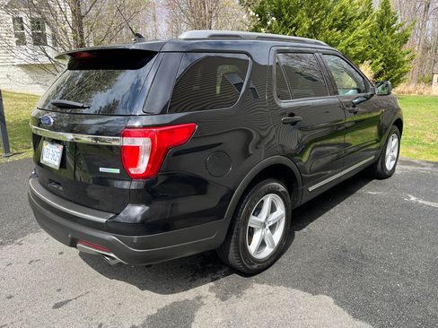 Used 2018 Ford Explorer XLT w/ Equipment Group 202A image 8