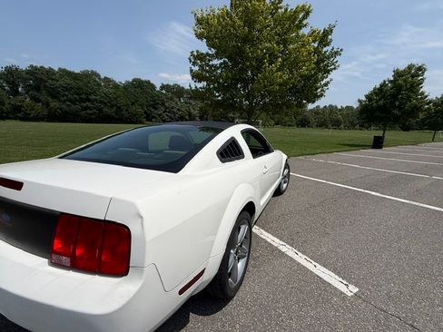 Used 2005 Ford Mustang Premium RWD image 21
