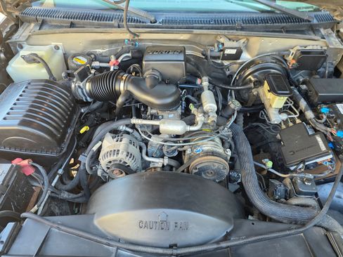 Used 1999 Chevrolet Suburban 4WD w/ Preferred Equipment Group 2 image 11
