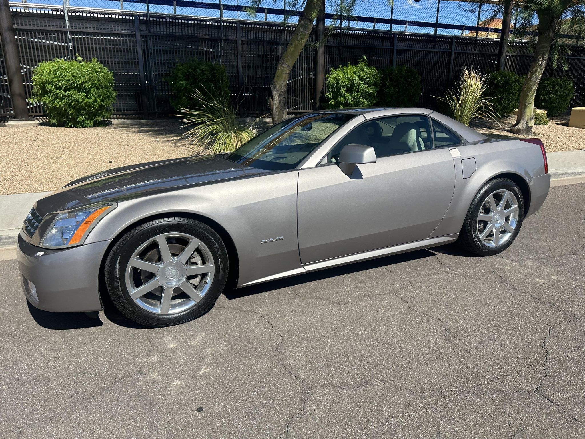 Used 2005 Cadillac XLR RWD image 2