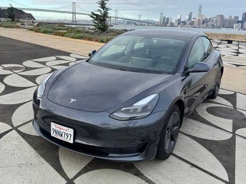 Used 2021 Tesla Model 3 Standard Range Plus RWD image 1