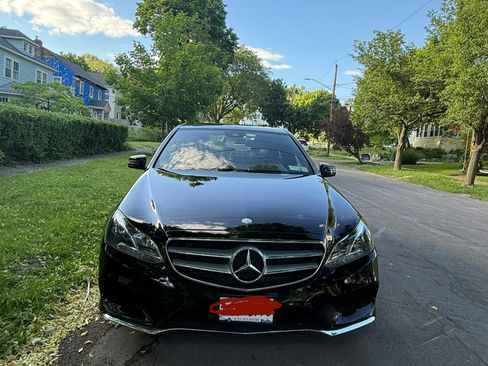 Used 2016 Mercedes-Benz E 350 4MATIC Sedan image 4