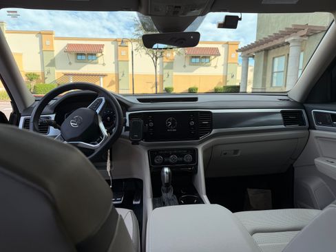 Used 2023 Volkswagen Atlas SEL Premium image 8