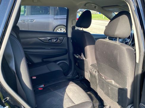 Used 2020 Nissan Rogue SV w/ Premium Package image 2