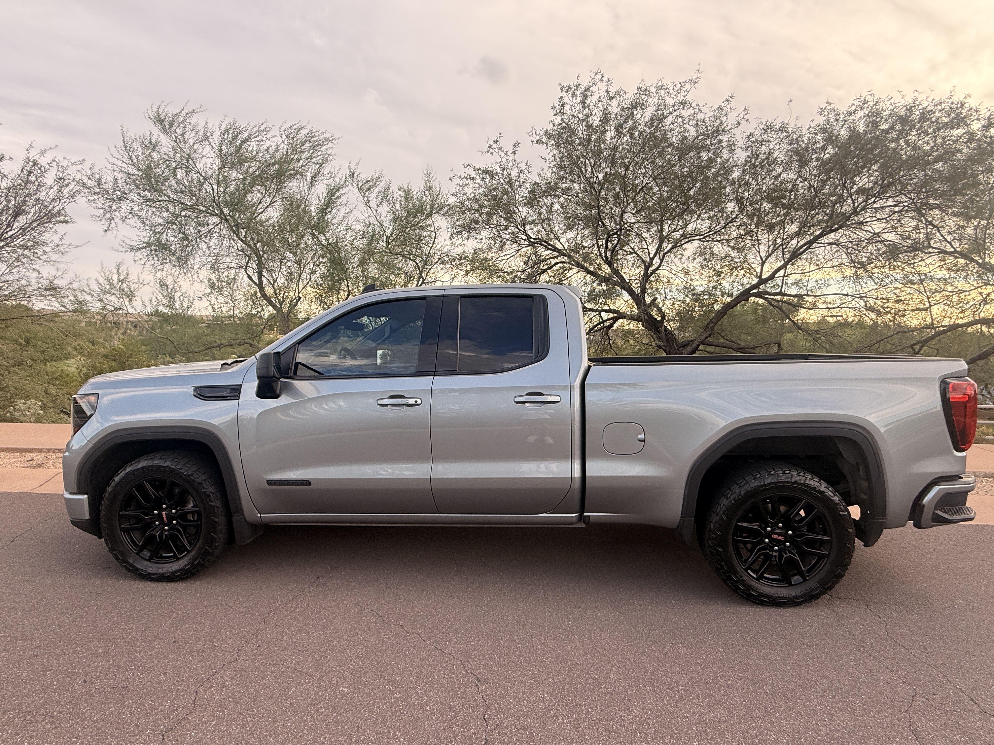 Used 2023 GMC Sierra 1500 Elevation RWD image 11
