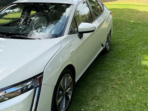 Used 2018 Honda Clarity Touring image 4