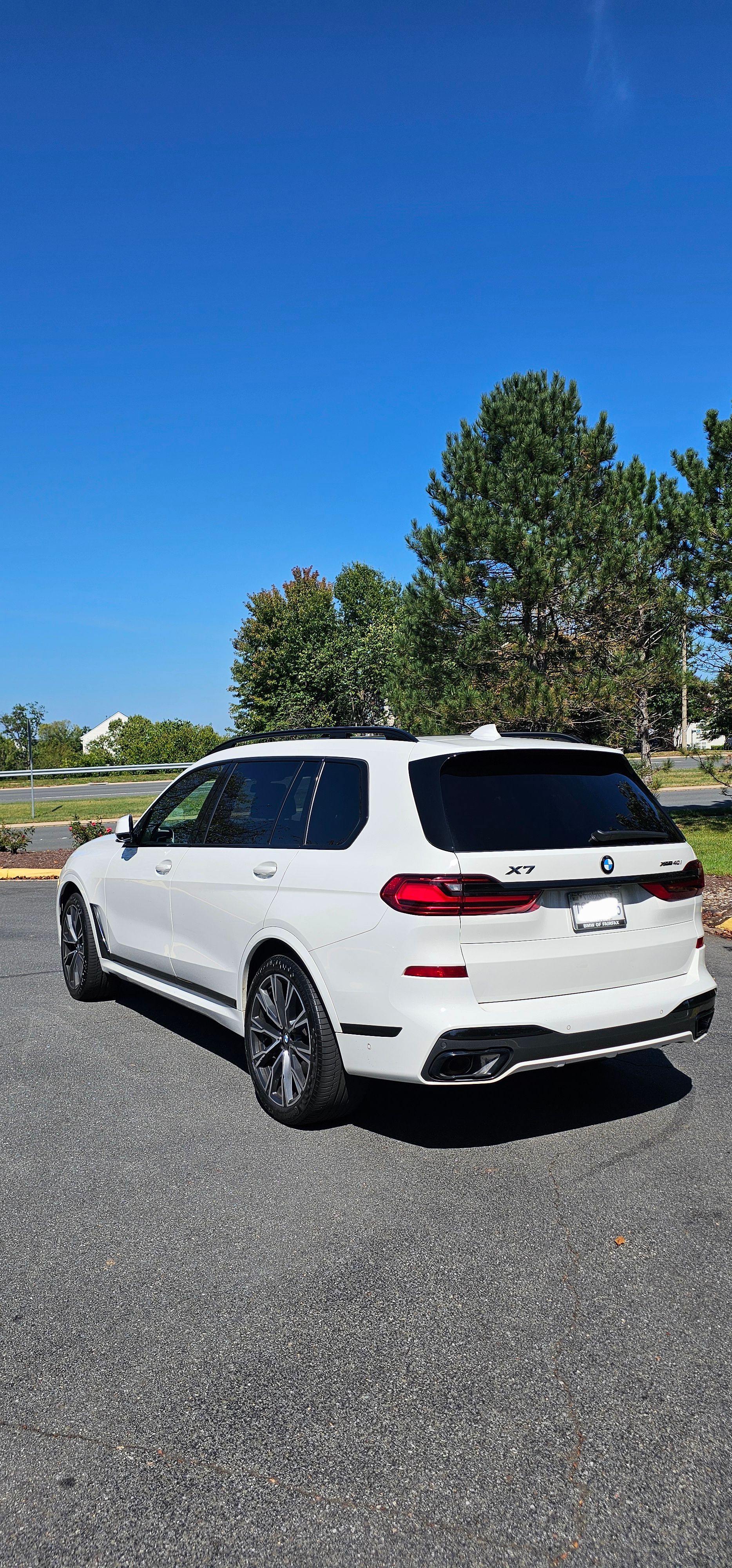 Used 2020 BMW X7 xDrive40i w/ M Sport Package AWD/4WD image 5