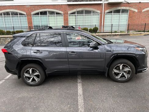 Used 2023 Toyota RAV4 SE w/ Weather & Moonroof Package image 4
