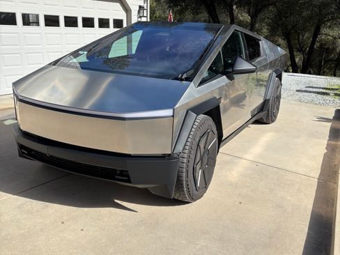 Used 2024 Tesla Cybertruck AWD Crew Cab image 5