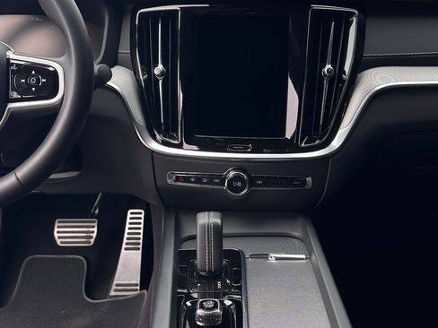 Used 2022 Volvo S60 B5 R-Design w/ Advanced Package image 29