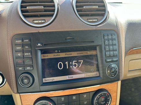 Used 2010 Mercedes-Benz GL 550 GL 550 Sport Utility 4D image 25