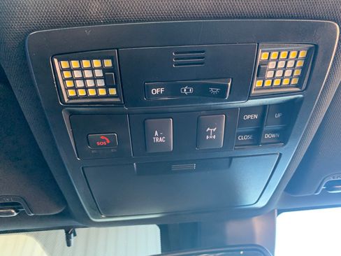 Used 2022 Toyota Tacoma TRD Off-Road w/ TRD Premium Off Road Package AWD/4WD image 15