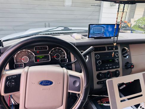 Used 2014 Ford Expedition XL image 13