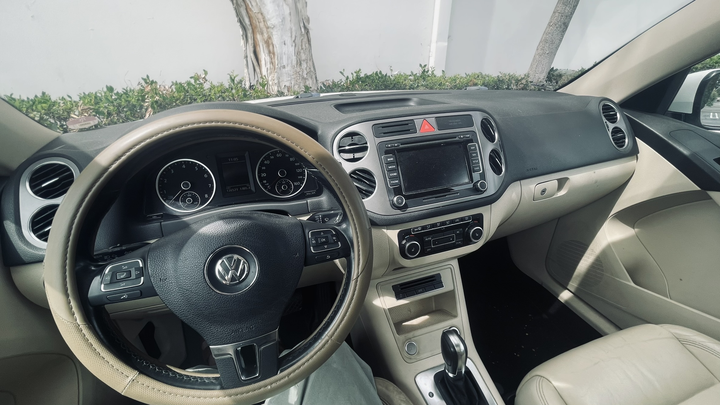 Used 2011 Volkswagen Tiguan SEL FWD image 9