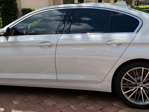 Used 2020 BMW 530i w/ Premium Package image 1