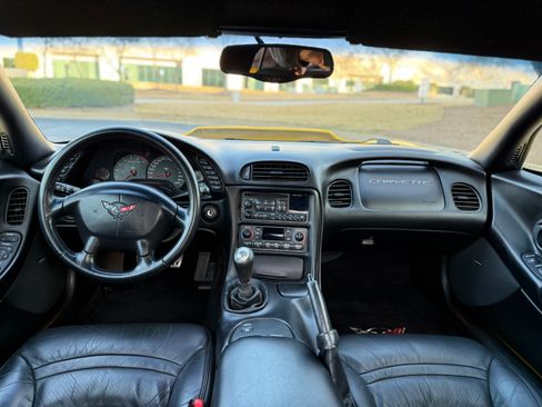Used 2001 Chevrolet Corvette Coupe w/ Preferred Equipment Group2 image 1
