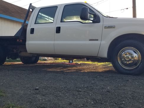 Used 2006 Ford F350 2WD Crew Cab DRW Super Duty image 1