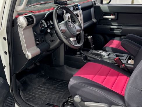 Used 2010 Toyota FJ Cruiser 2WD image 15