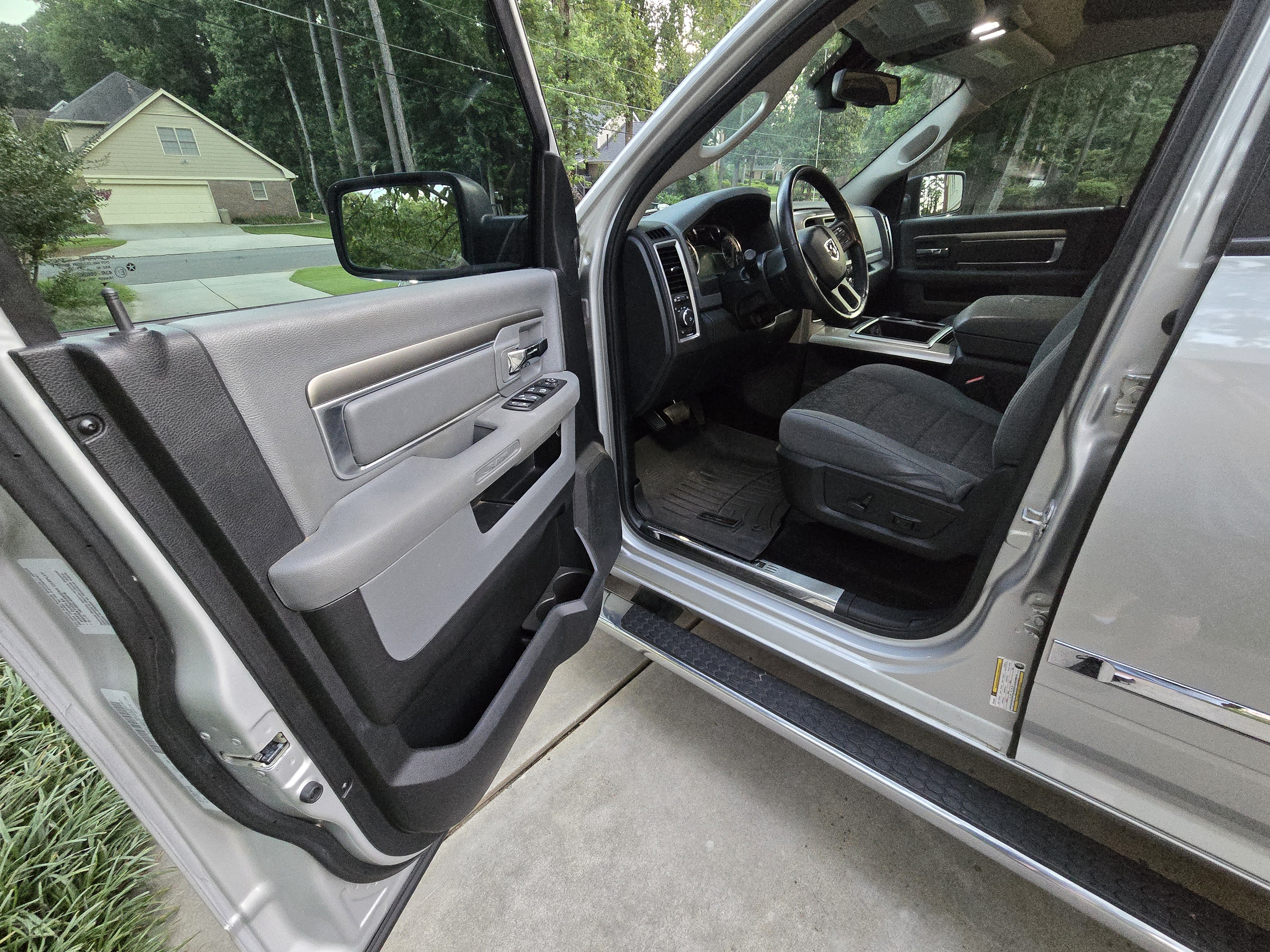 Used 2015 RAM 1500 Big Horn RWD image 12