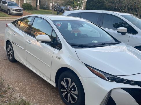 Used 2017 Toyota Prius Prime Plus image 8