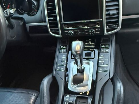 Used 2016 Porsche Cayenne image 10