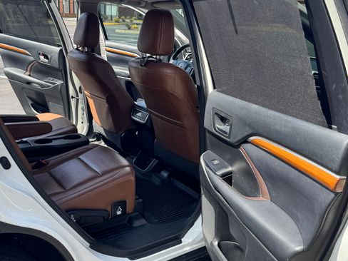 Used 2018 Toyota Highlander Limited image 24