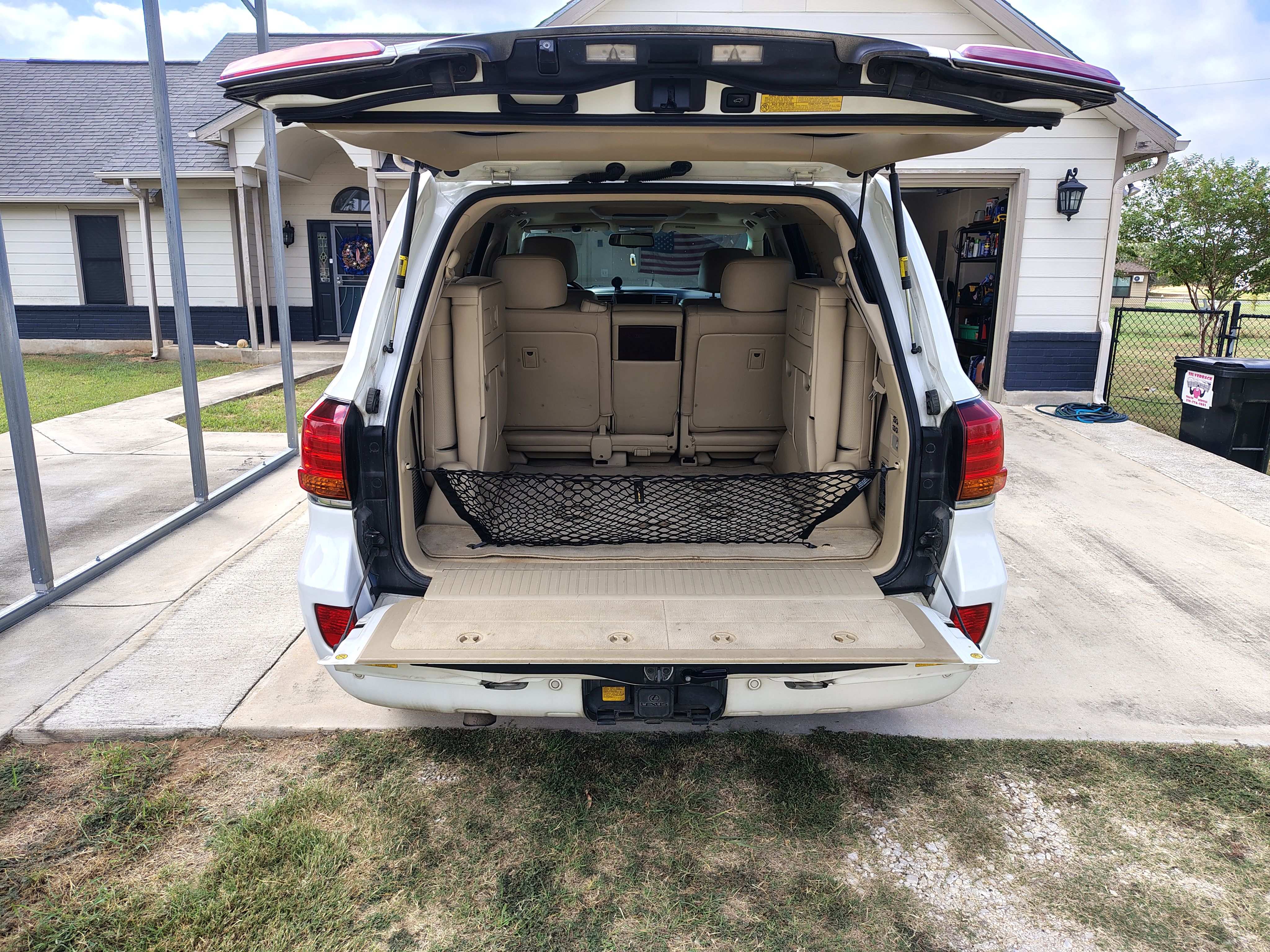 Used 2010 Lexus LX 570 4WD image 23