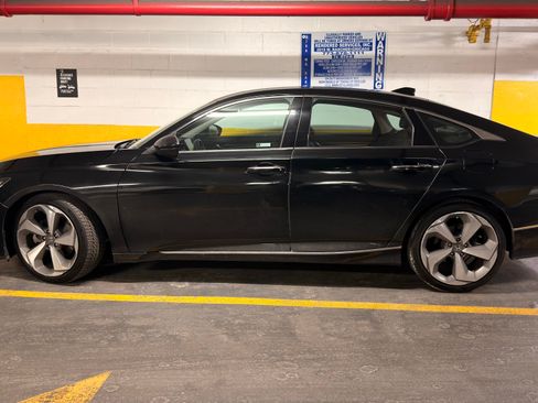 Used 2018 Honda Accord Touring image 1