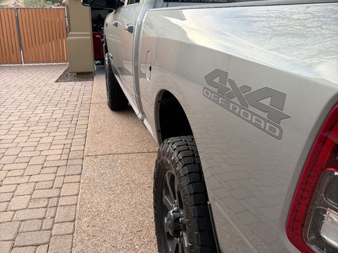 Used 2022 RAM 2500 Big Horn w/ Night Edition image 11