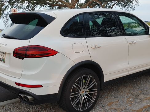 Used 2016 Porsche Cayenne S image 4