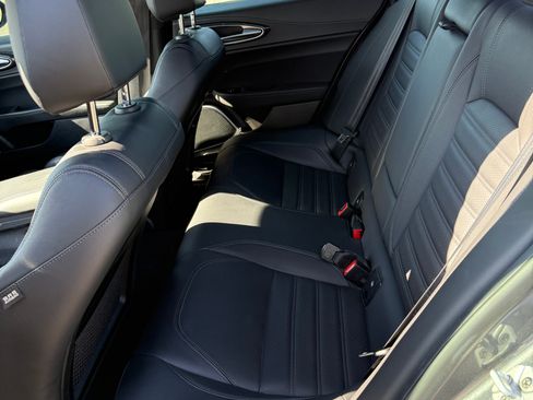 Used 2019 Alfa Romeo Giulia Ti image 16
