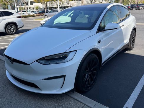 Used 2022 Tesla Model X Plaid image 1