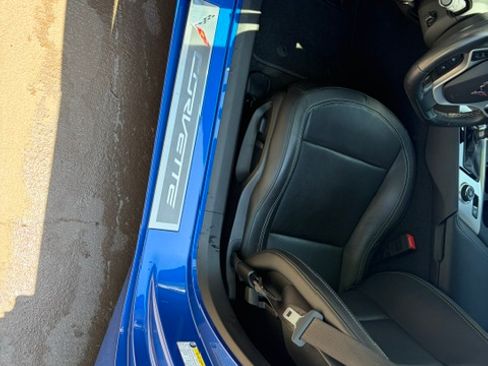 Used 2019 Chevrolet Corvette Stingray Coupe w/ 1LT RWD image 10