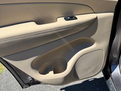 Used 2015 Jeep Grand Cherokee Limited image 14