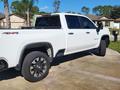 Used 2021 Chevrolet Silverado 2500 Custom w/ Custom Value Package image 1