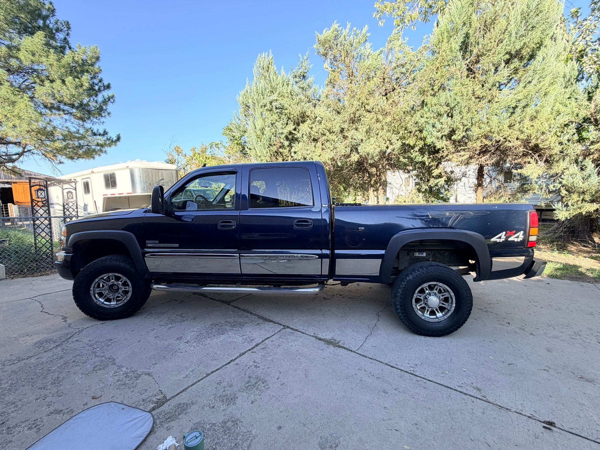 Used 2007 GMC Sierra 2500 SLT AWD/4WD image 2