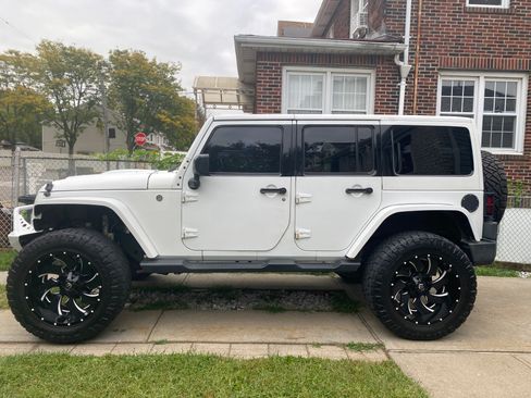 Used 2017 Jeep Wrangler Unlimited Sahara image 1