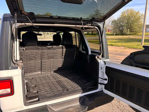 Used 2020 Jeep Wrangler Unlimited Sport image 17