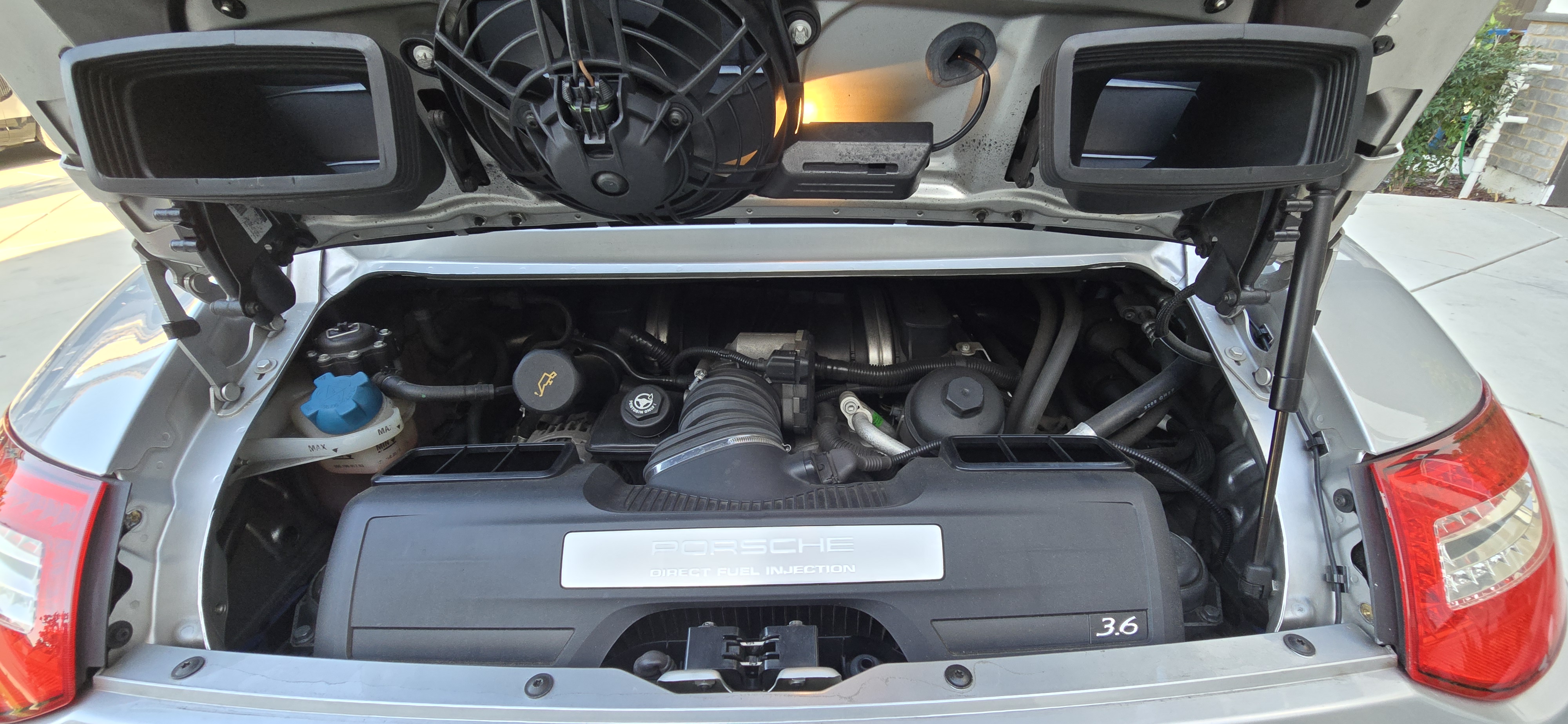 Used 2010 Porsche 911 Cabriolet image 10