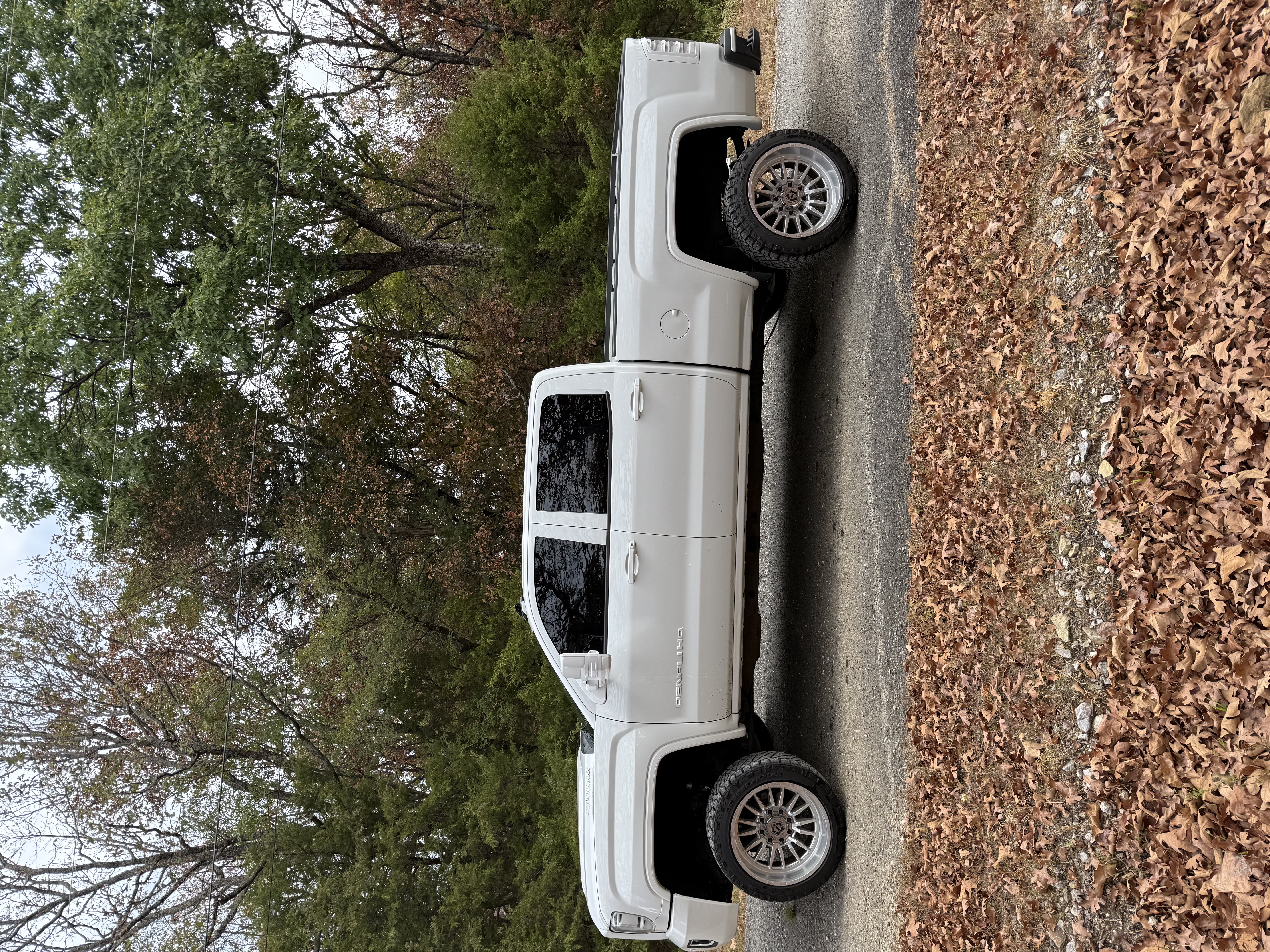 Used 2017 GMC Sierra 2500 Denali w/ Duramax Plus Package AWD/4WD image 4