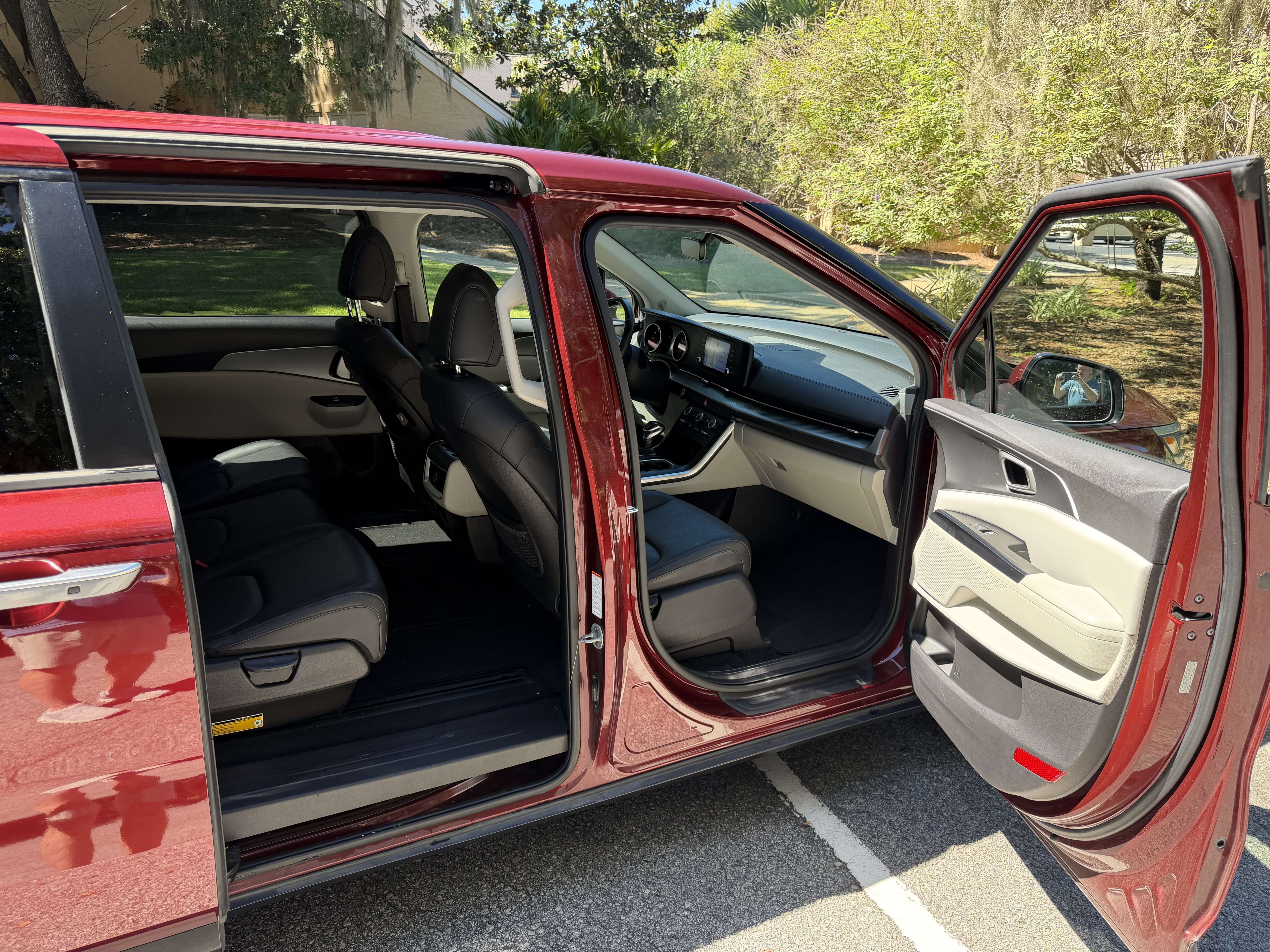 Used 2022 Kia Carnival LX FWD image 12