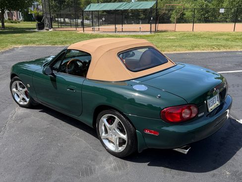 Used 2001 MAZDA MX-5 Miata RWD image 2