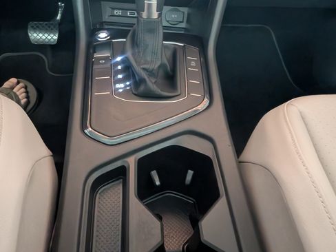Used 2018 Volkswagen Tiguan SE FWD image 15