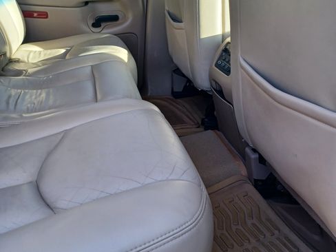 Used 2004 Chevrolet Suburban LT w/ Preferred Equipment Group image 10